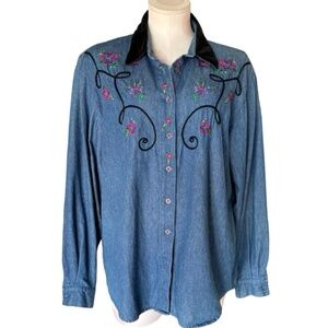 Vintage 90's Embroidered Chambray Floral embroidered Button Down - L